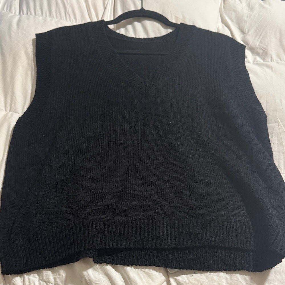 Black V‑Neck Sleeveless Knit Sweater Vest